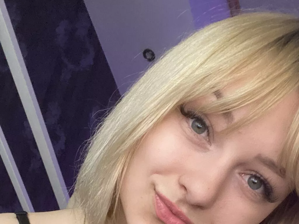 LittleCuteee on Streamate 