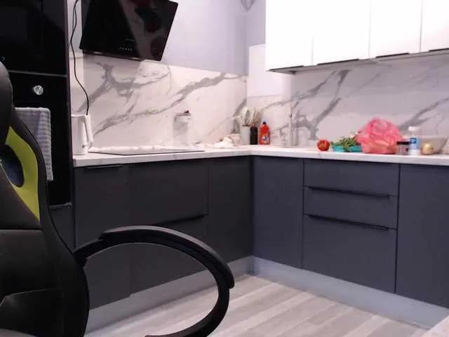 blondalina on BongaCams