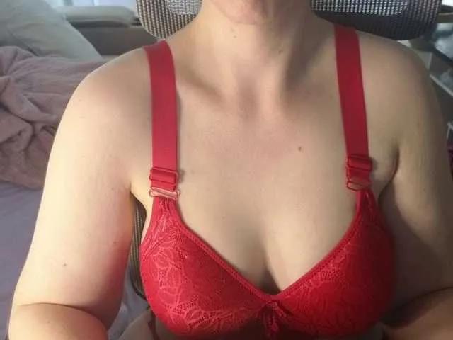 CreamyWoman on BongaCams