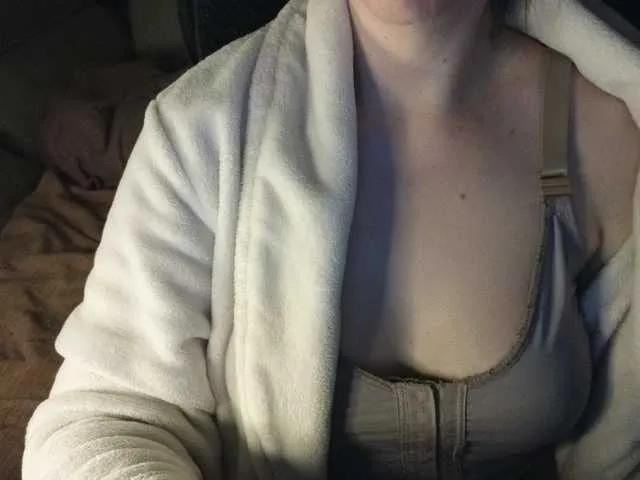 CreamyWoman on BongaCams