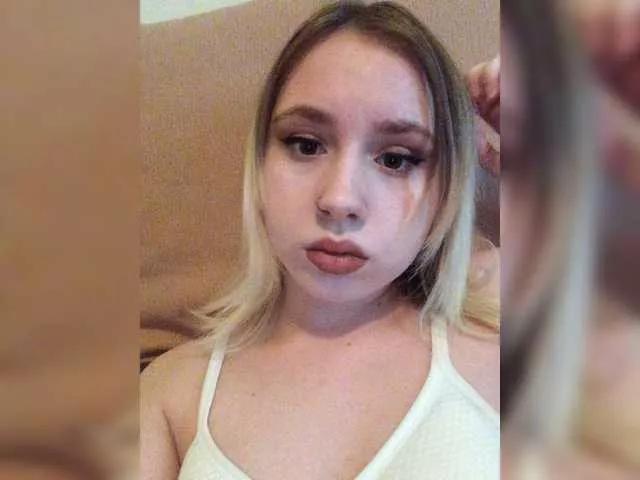 Crystal1-1 on BongaCams