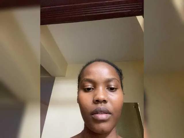 Curvy-maxy9 on BongaCams