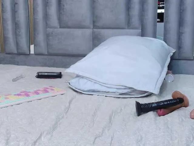 cutepetitee on BongaCams