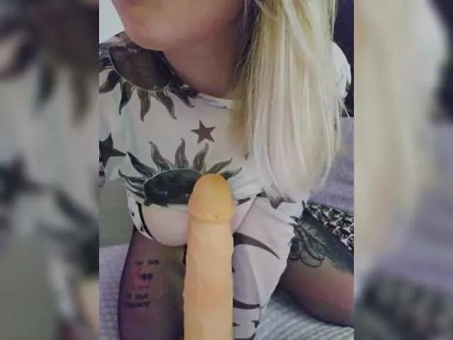 elaizza on BongaCams 