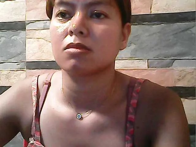 Freechat flowerhairypinay on BongaCams