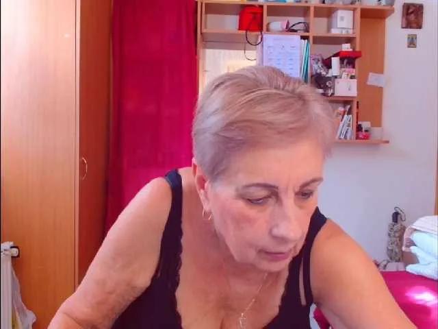 Kira9476 on BongaCams