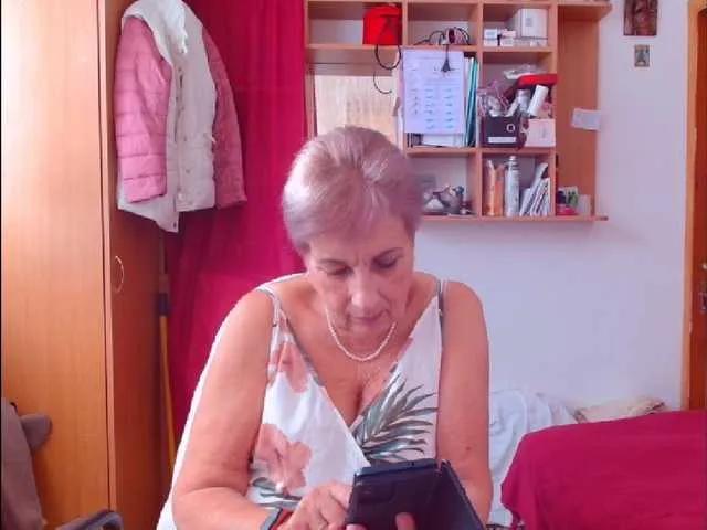 Kira9476 on BongaCams