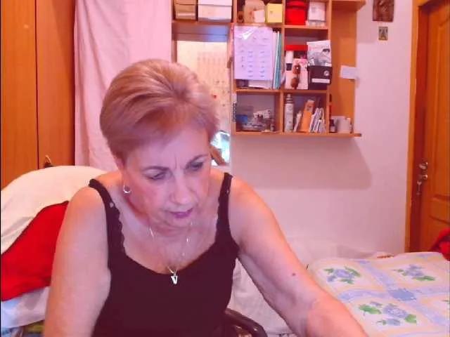 Kira9476 on BongaCams