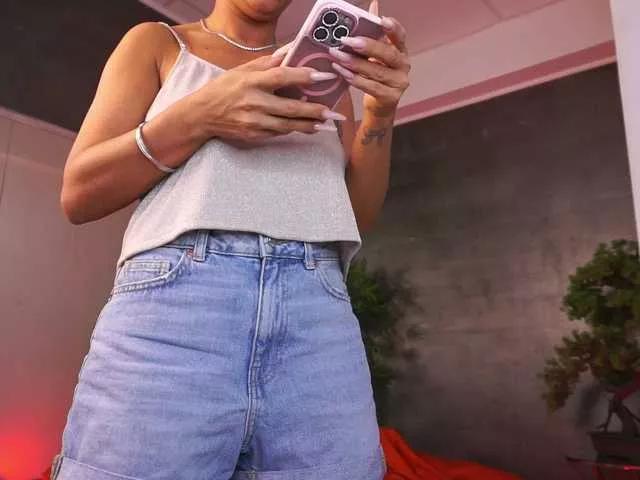 LovingBlondie on BongaCams 