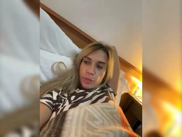 merrybaby on BongaCams