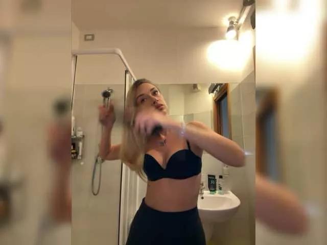 merrybaby on BongaCams