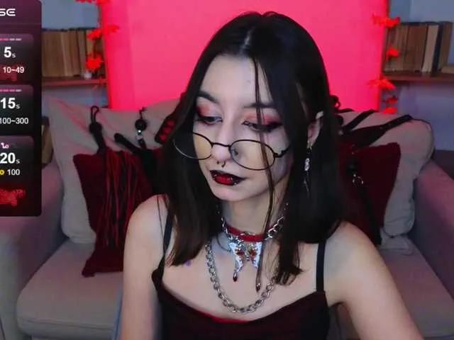 Freechat MistressMarcelline on BongaCams