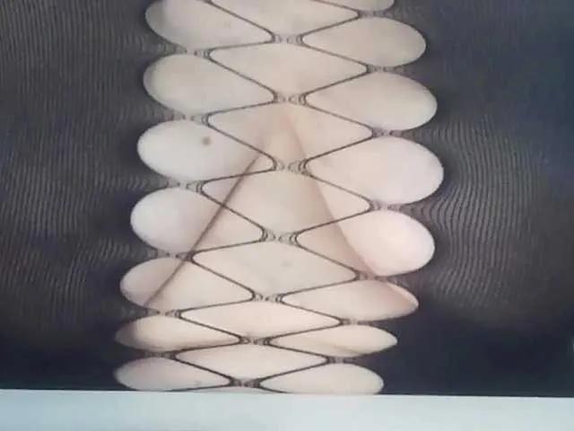 Freechat peachyshow on BongaCams