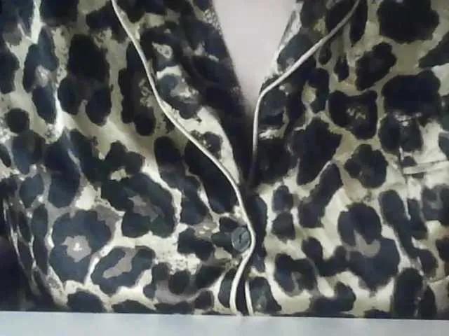 Freechat peachyshow on BongaCams