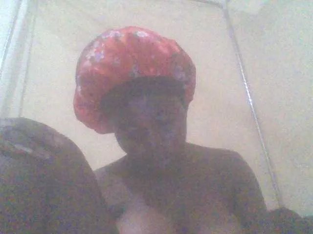 Freechat PrettyG on BongaCams