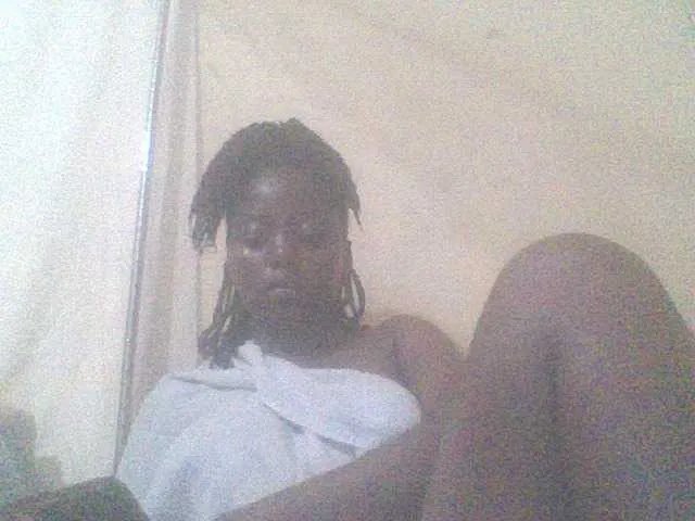 Freechat PrettyG on BongaCams