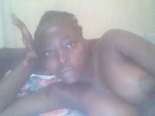 Freechat PrettyG on BongaCams