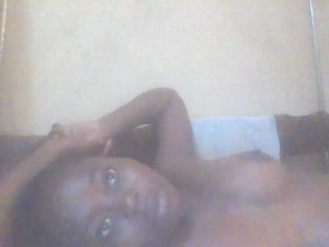 Freechat PrettyG on BongaCams