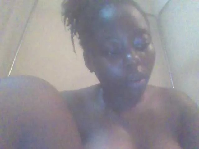 Freechat PrettyG on BongaCams