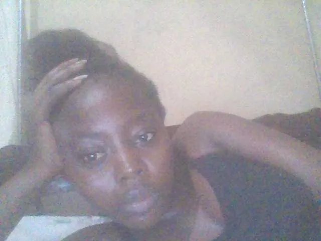 Freechat PrettyG on BongaCams