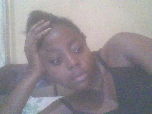 Freechat PrettyG on BongaCams