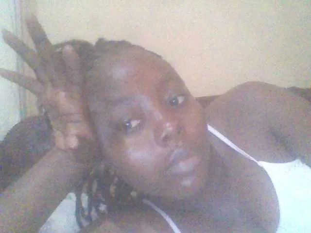 Freechat PrettyG on BongaCams