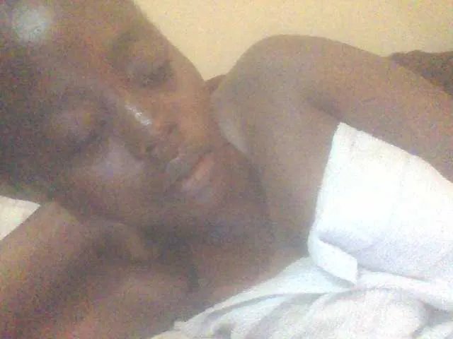 Freechat PrettyG on BongaCams