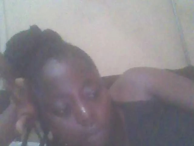 Freechat PrettyG on BongaCams