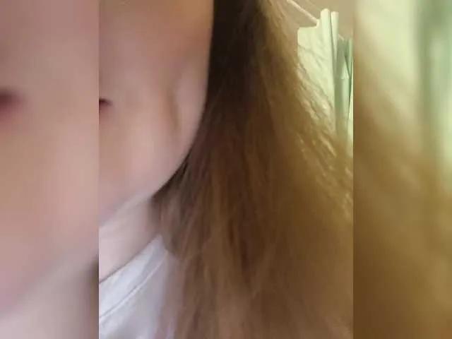 SweetKarinaa from BongaCams