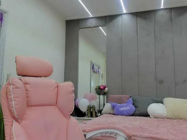 Freechat YannaMiana on BongaCams