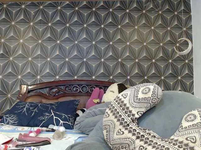 Freechat YummyMeily on BongaCams