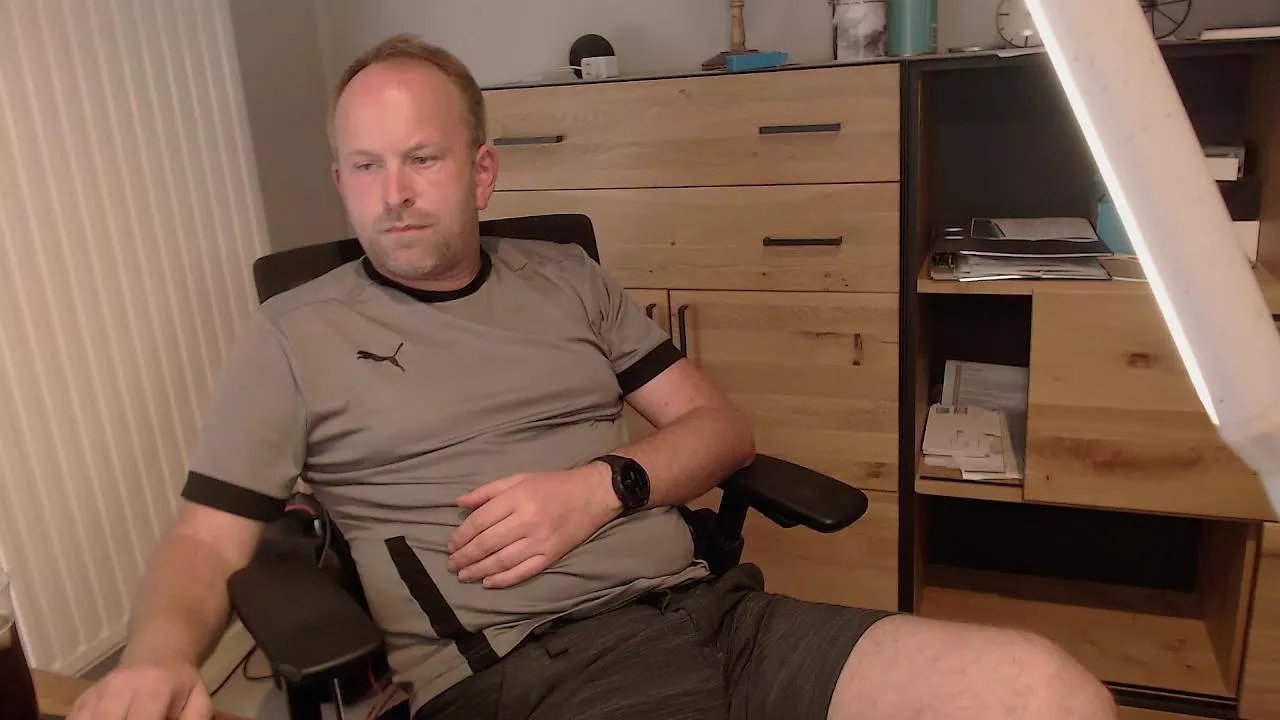 Offline 34yochemcock on Cam4