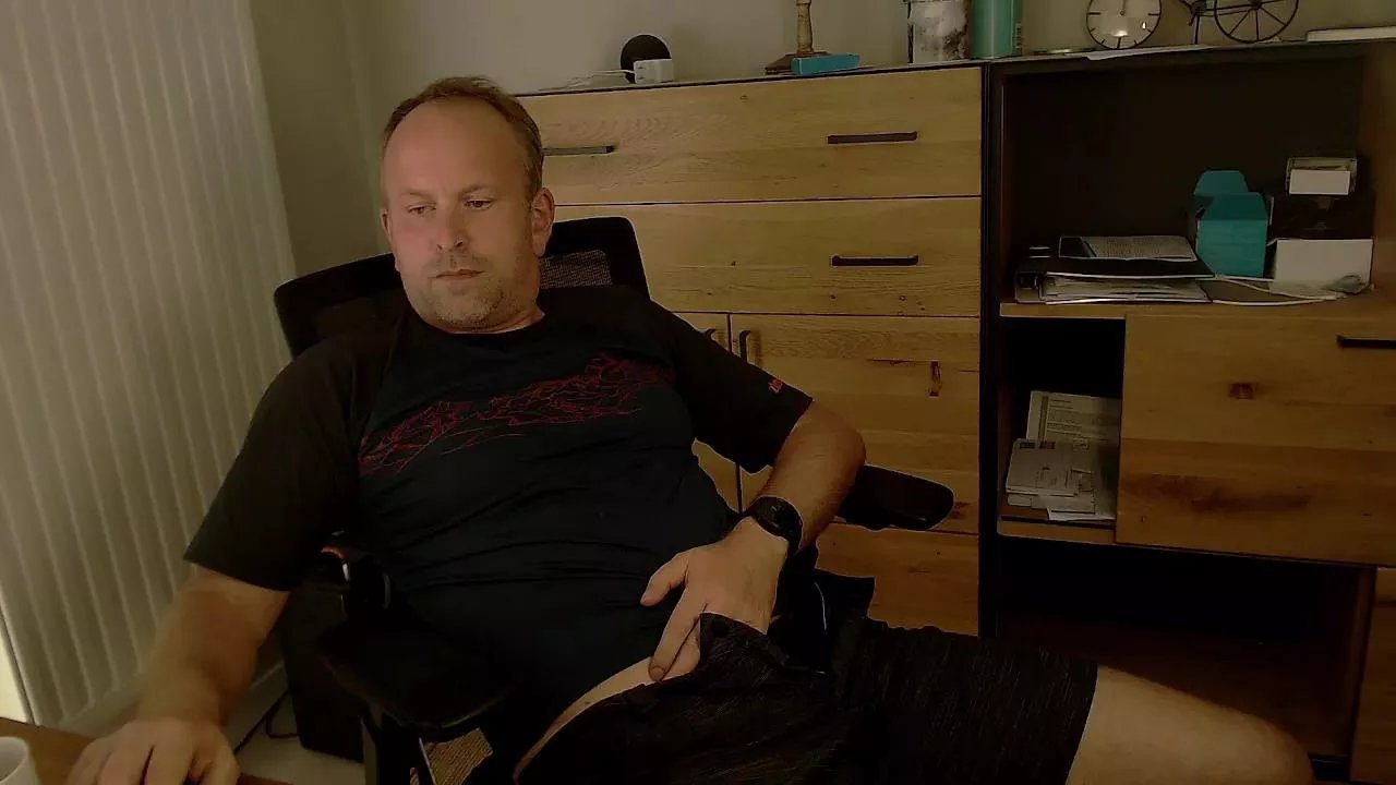 Offline 34yochemcock on Cam4