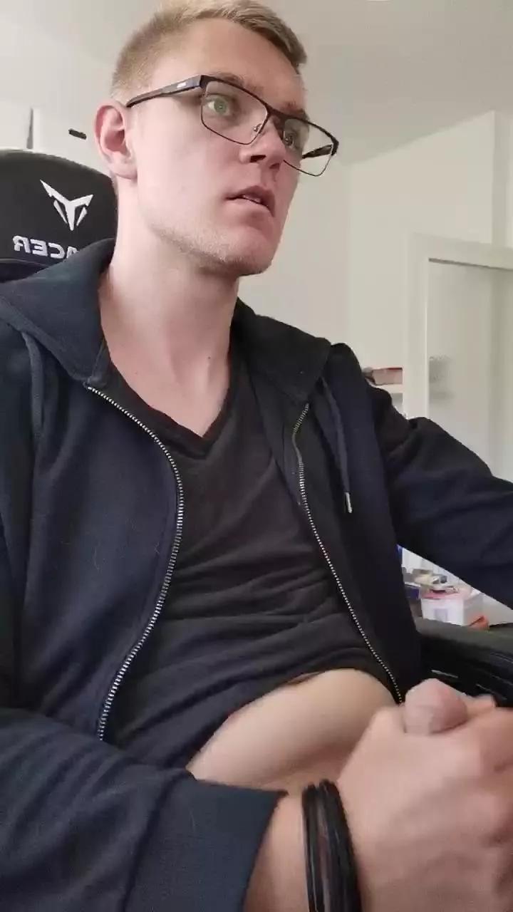Aleex325 on Cam4 
