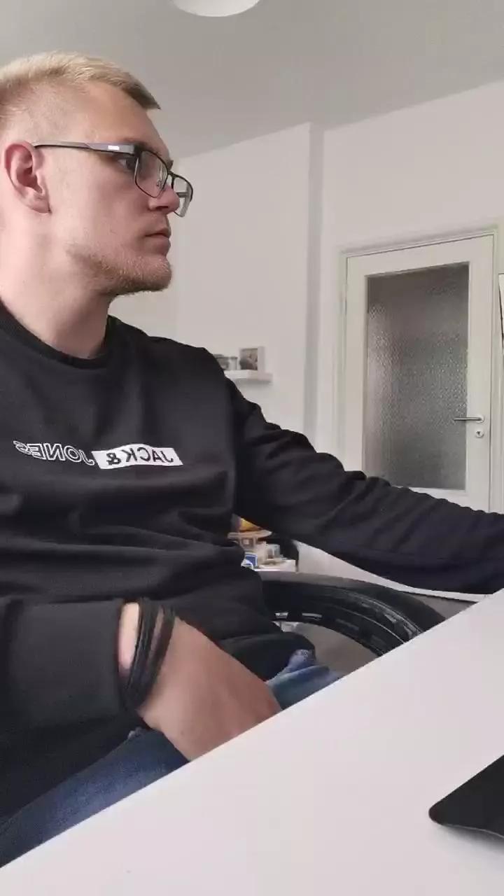 Aleex325 on Cam4 
