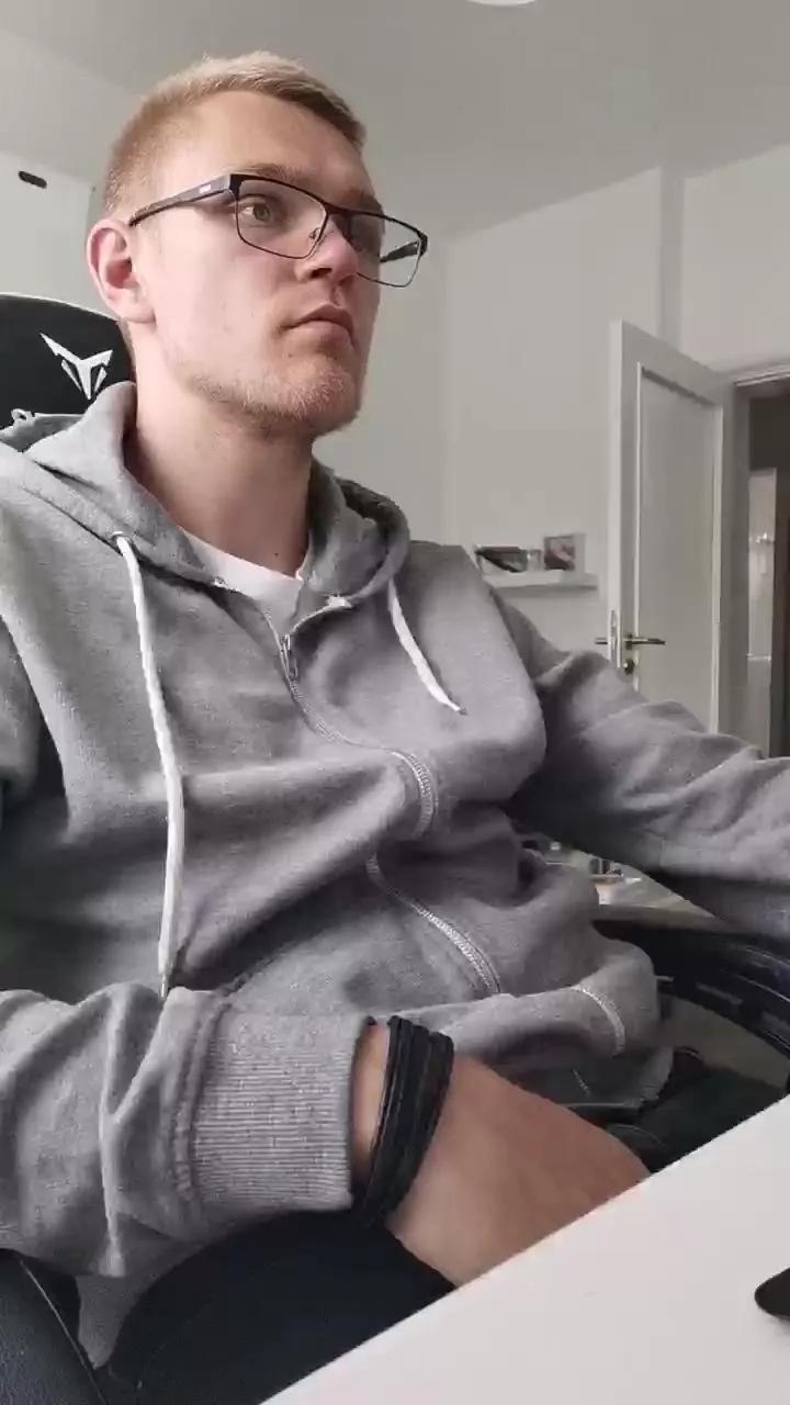 Aleex325 on Cam4 