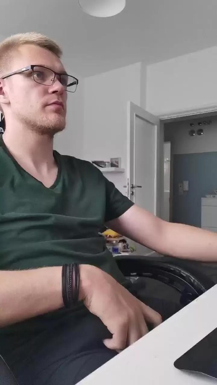 Aleex325 on Cam4 