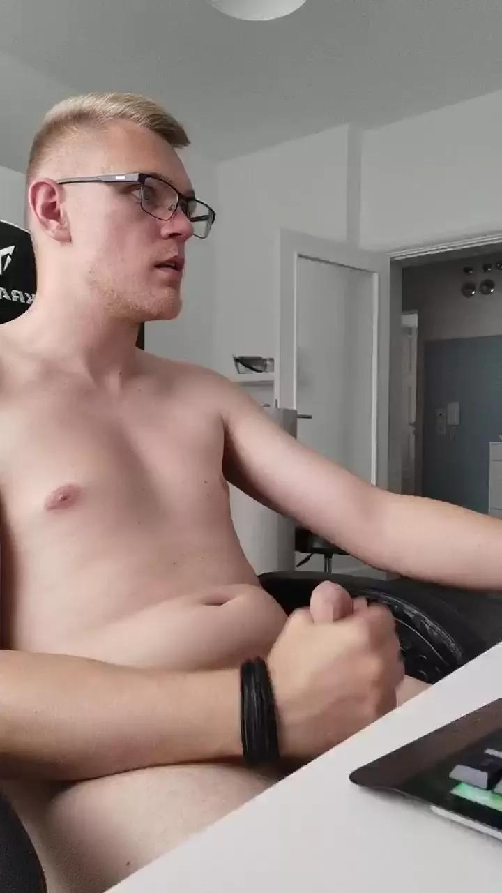 Aleex325 on Cam4 