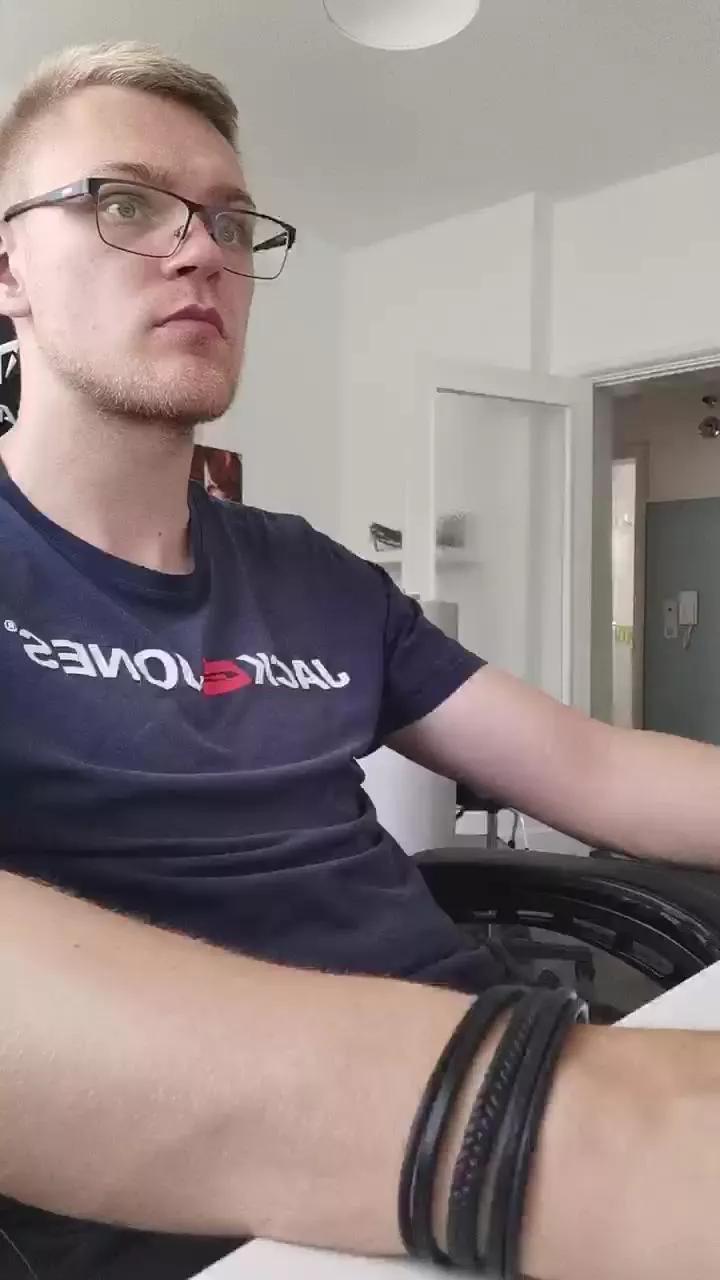 Aleex325 on Cam4 