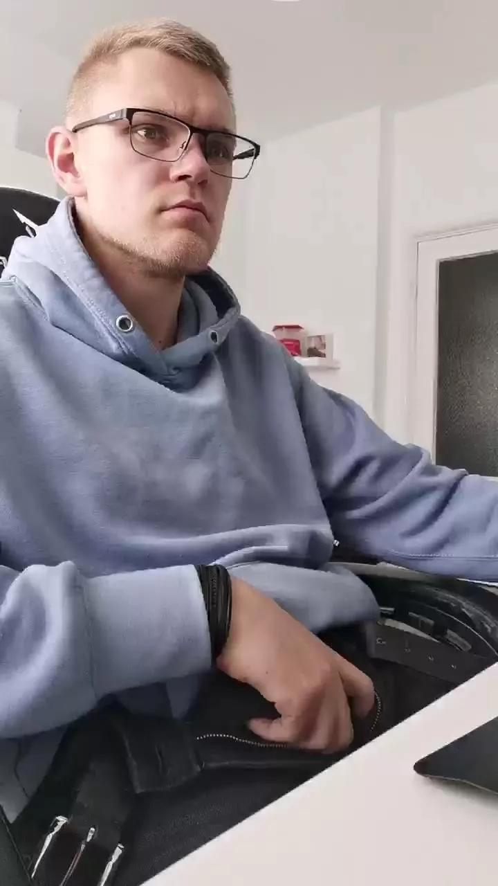 Aleex325 on Cam4 