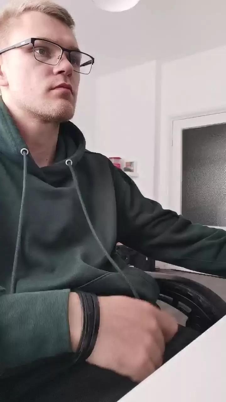 Aleex325 on Cam4 