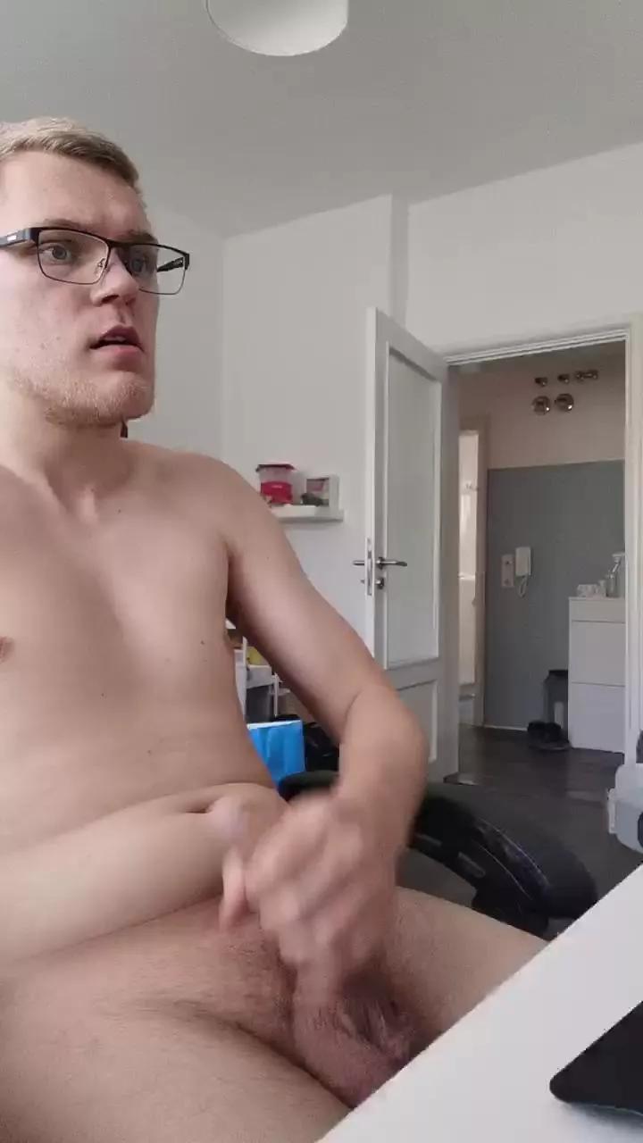 Aleex325 on Cam4 