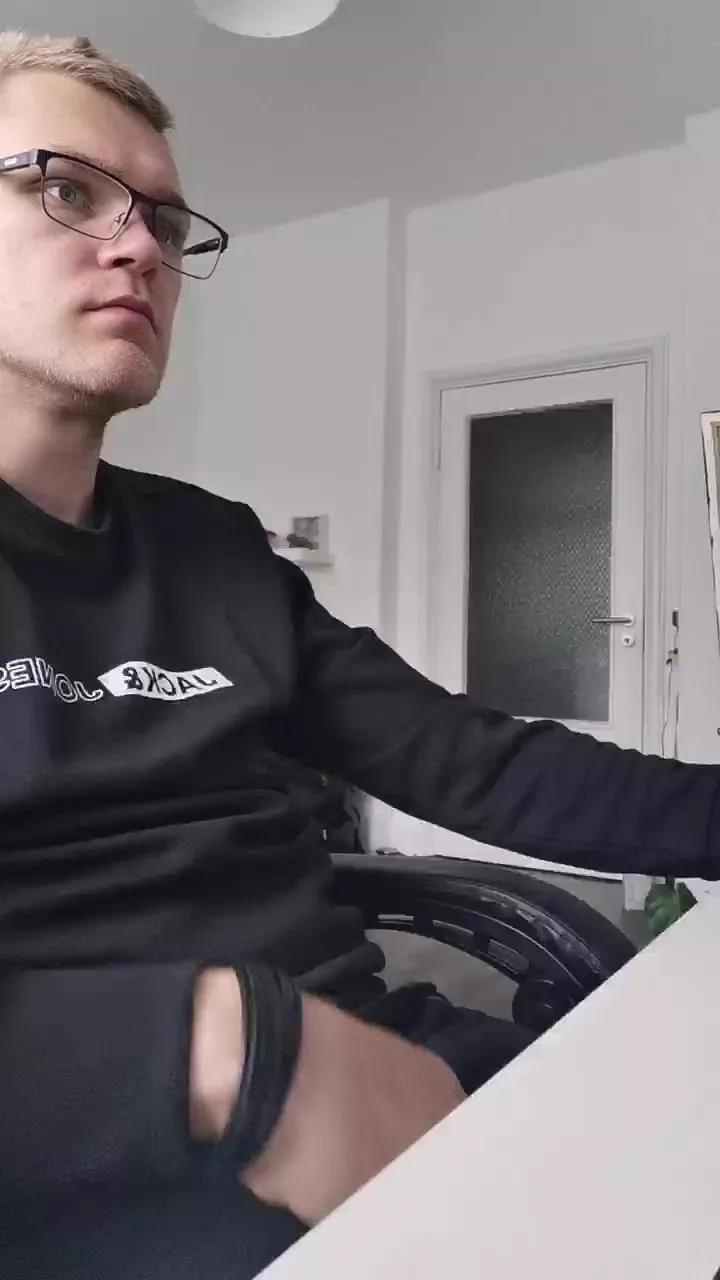 Aleex325 on Cam4 