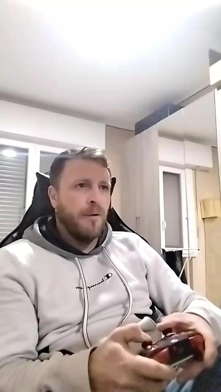 Alegti88 on Cam4 