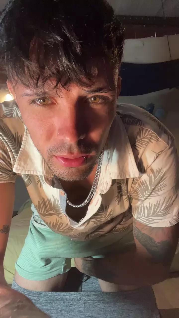 Alejito07 on Cam4 