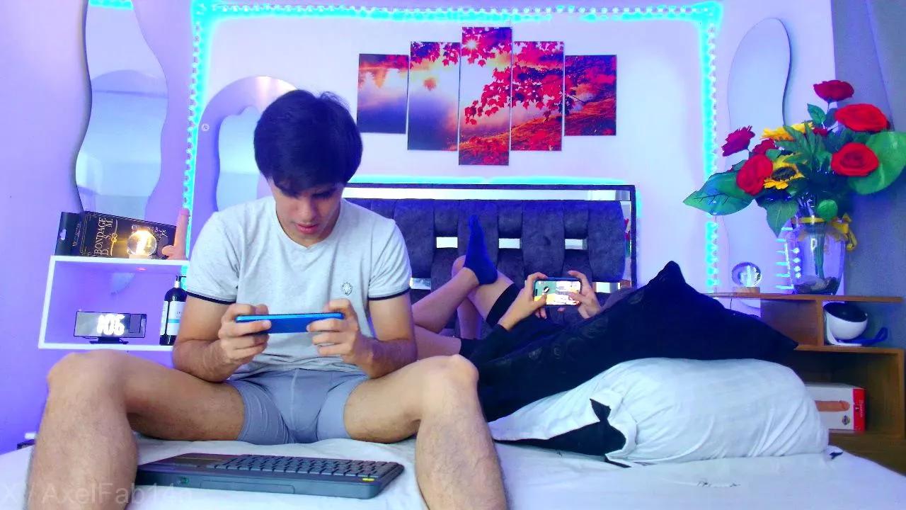 Alex_and_Fabi21 on Cam4 