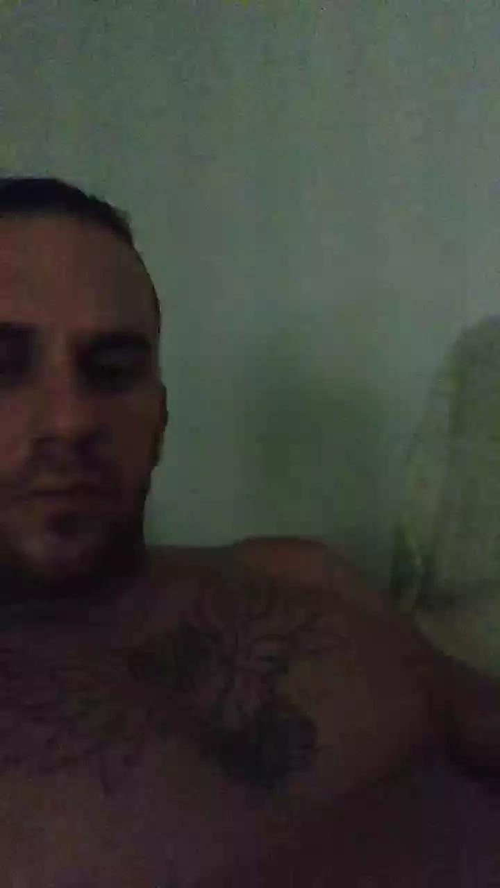 Alexhookah69 on Cam4 