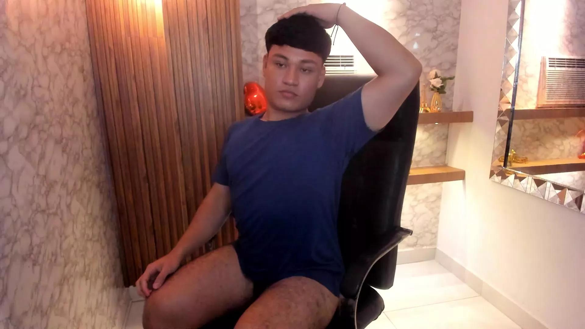 AndrewPeach on Cam4 