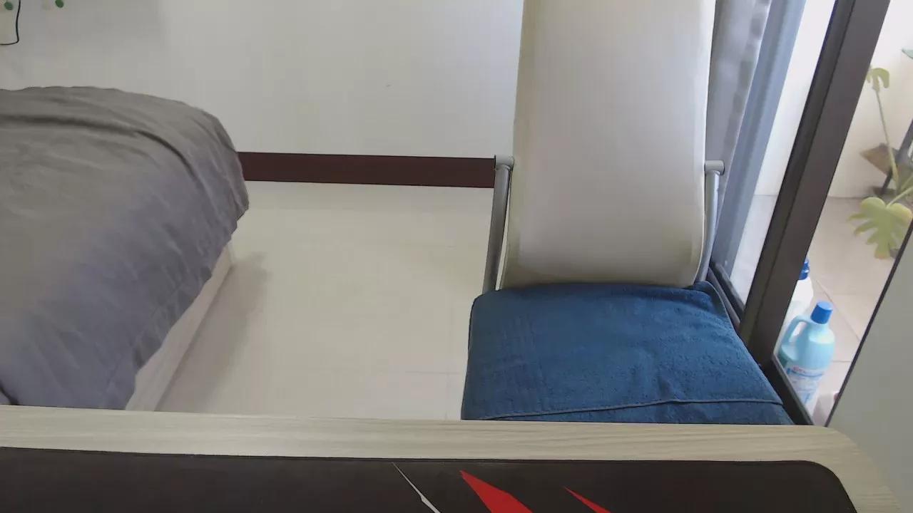 Aqu_01 on Cam4 