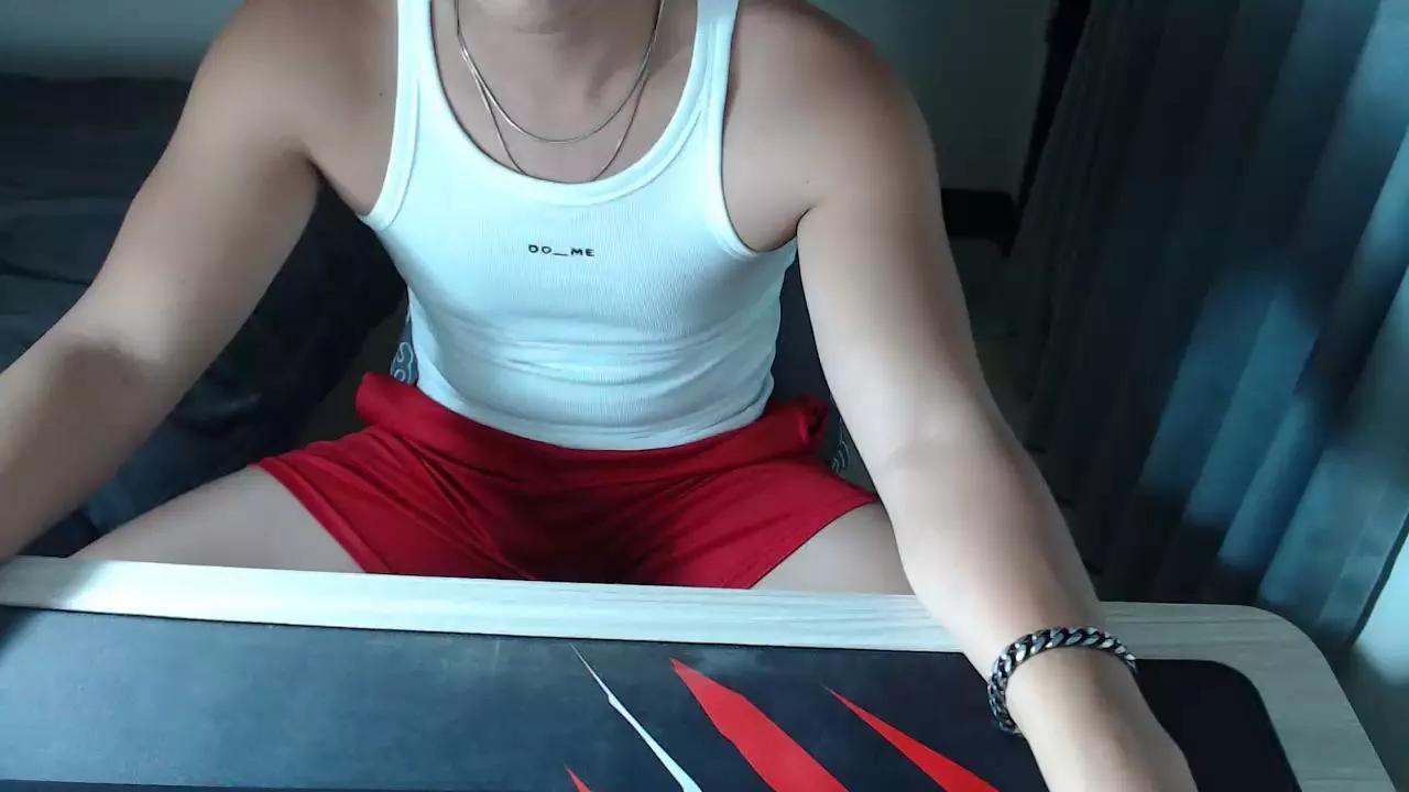 Aqu_01 on Cam4 